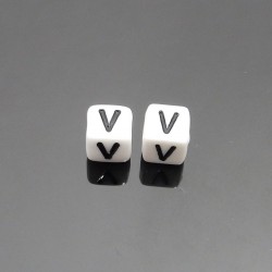Biele kocky 6x6mm písmeno V
